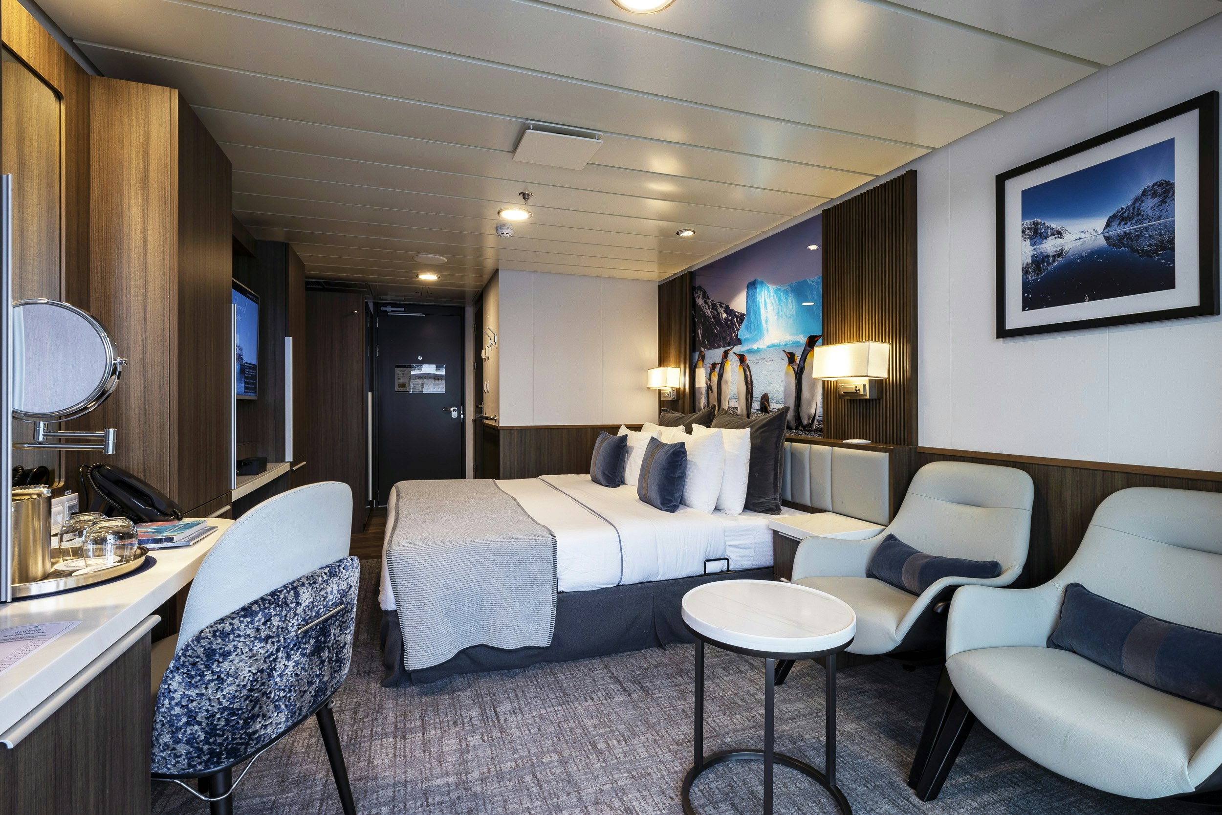 SE Balcony Stateroom Category B Lounge View