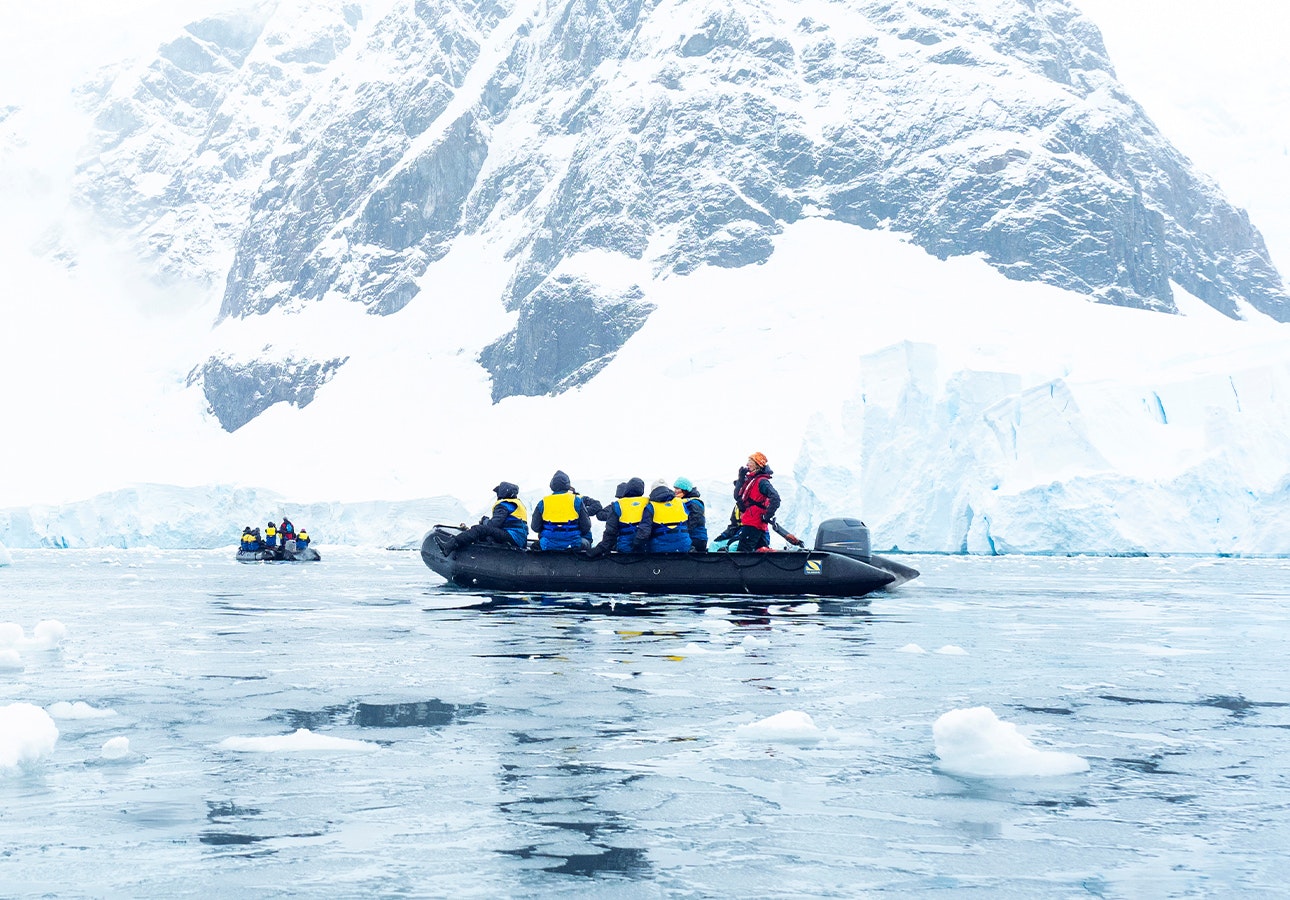 zodiac-cruising-antarctica