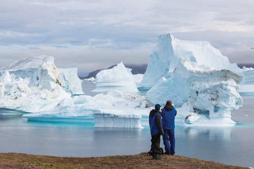 Passengers with giant icebergs