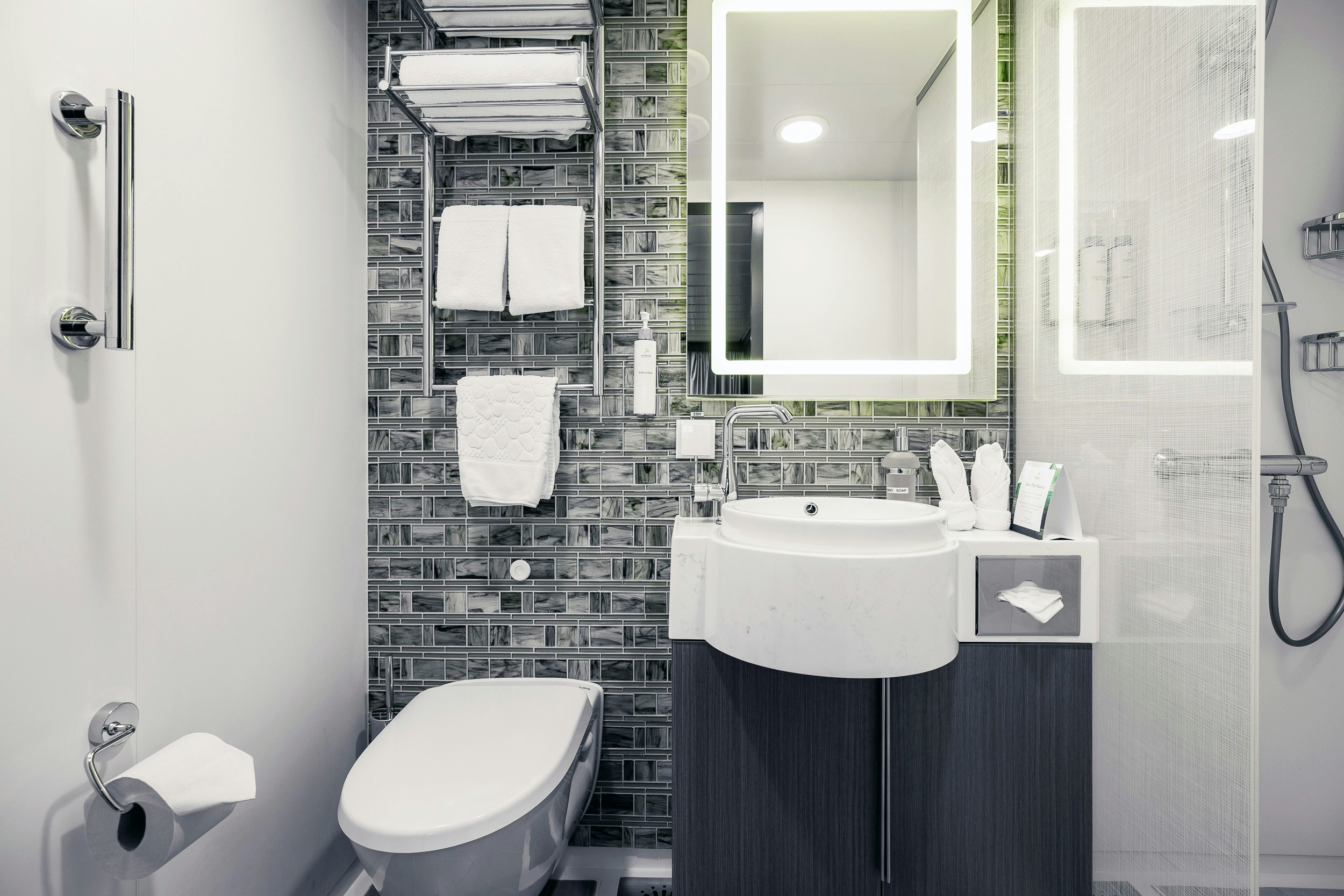 Junior Suite Bathroom