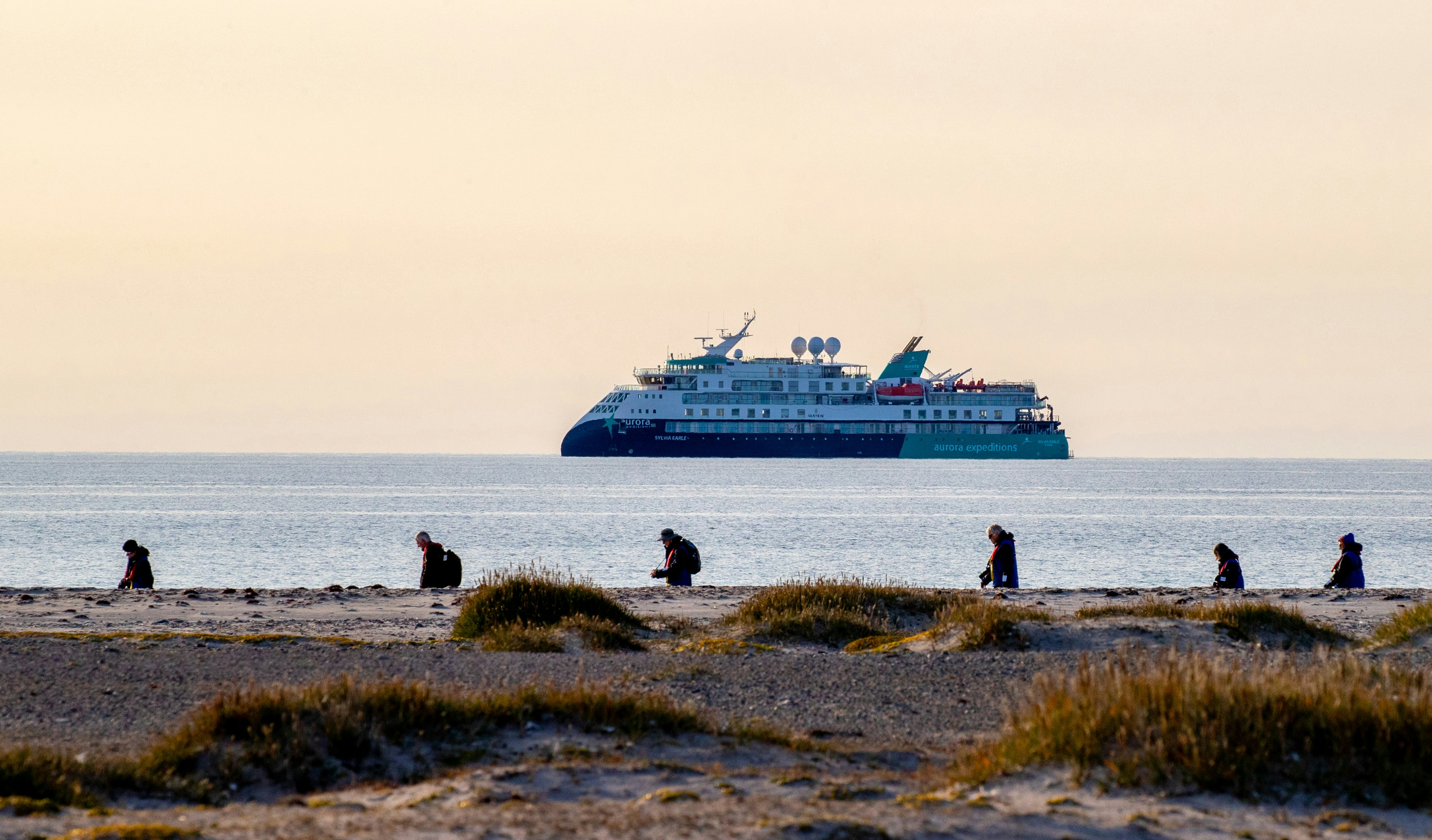 De la Guiche Point, Canada, Rachelle Mackintosh