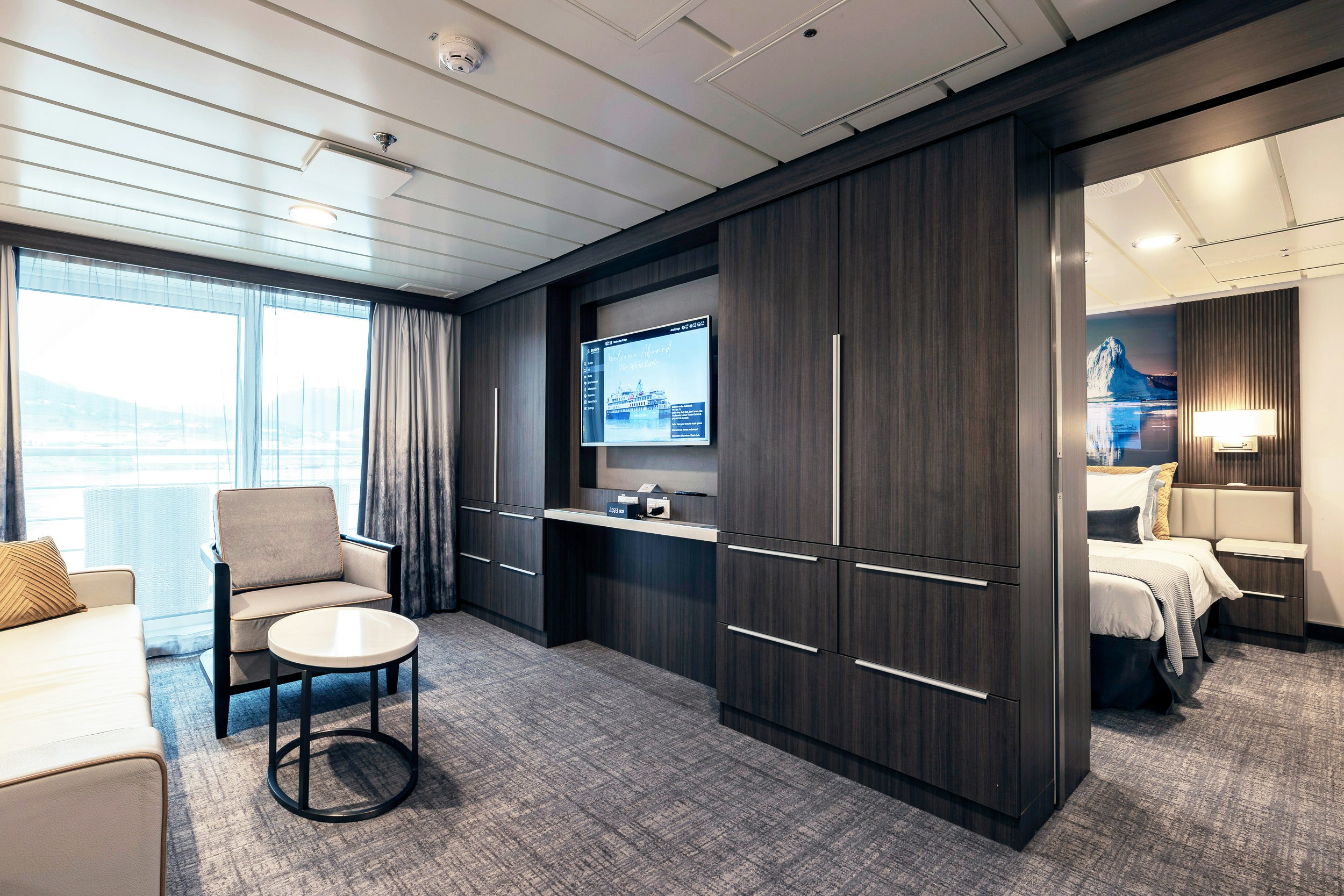 Captain's Suite Lounge
