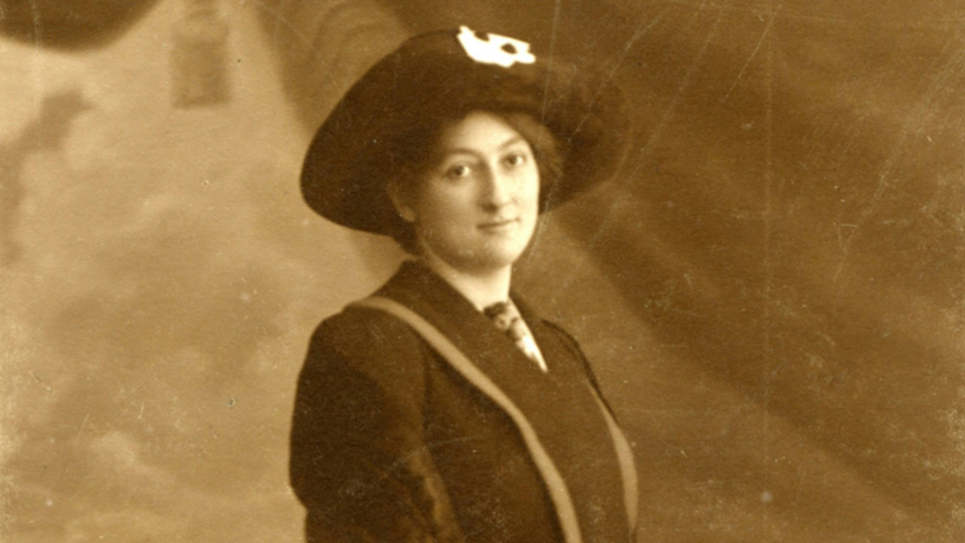Photo of Paquita Mawson taken in the Netherlands, 1912. 